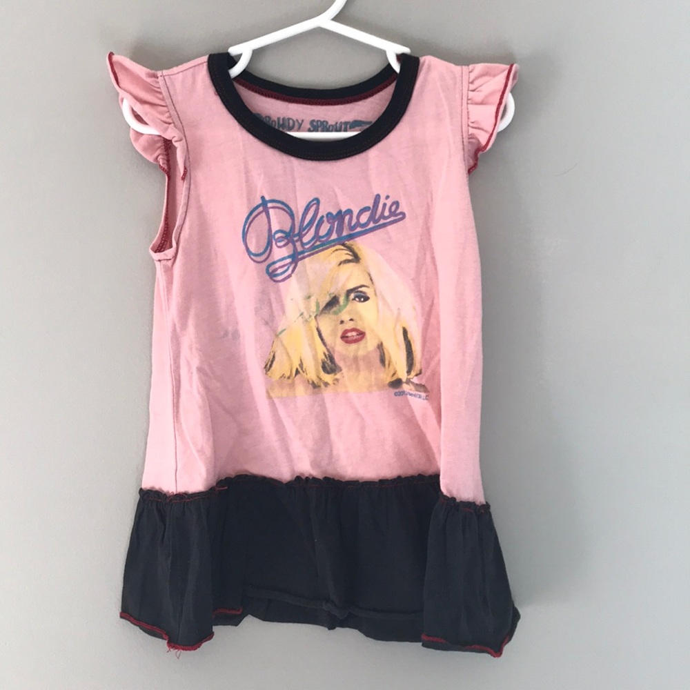 Short sleeved dress